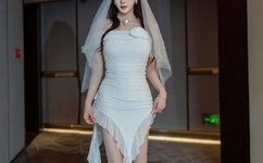 白色超短裙美女热舞